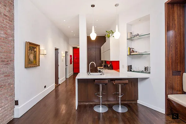 Sold by R New York | media 12