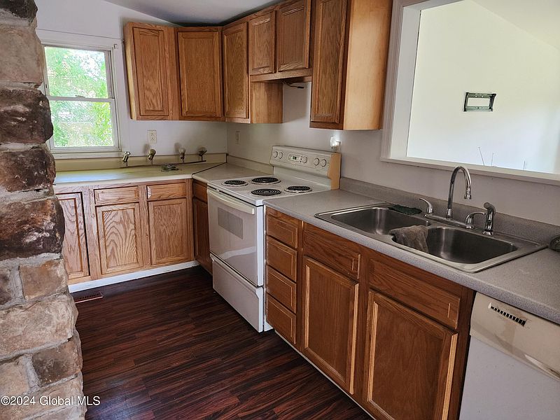 4th image of 4025 River Road