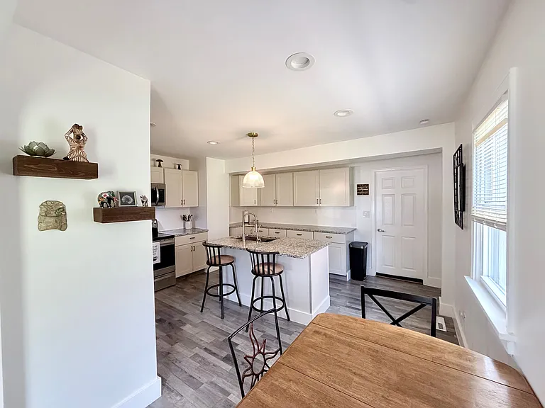 2413 Irisdale Ave — Photo 5