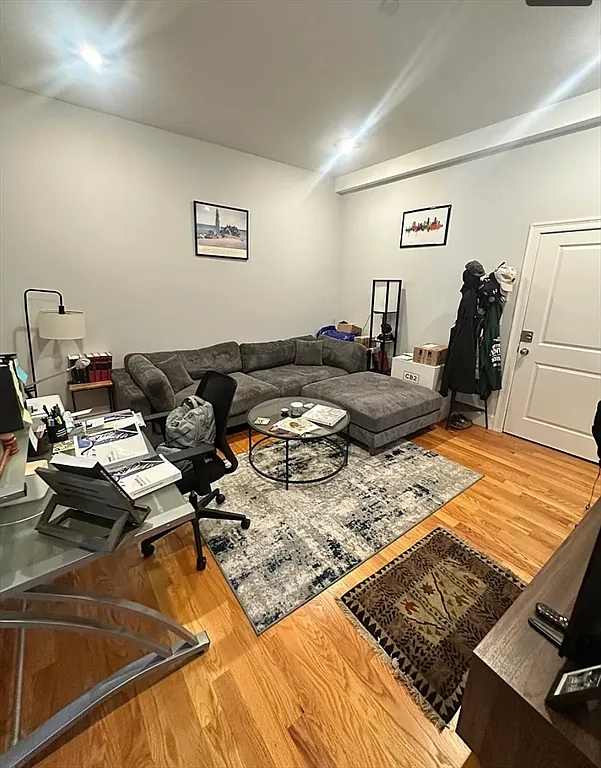 1 bed, 1.0 bath, 570 sqft, $2,500 — Photo 3
