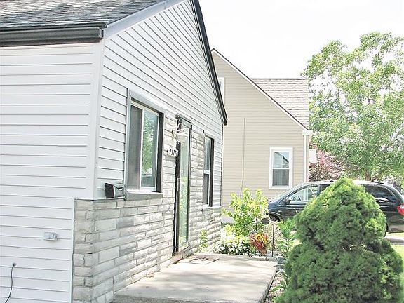 5th image of 25770 Rose St
