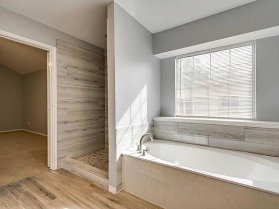 5th image of 3109 Brookhollow Ln