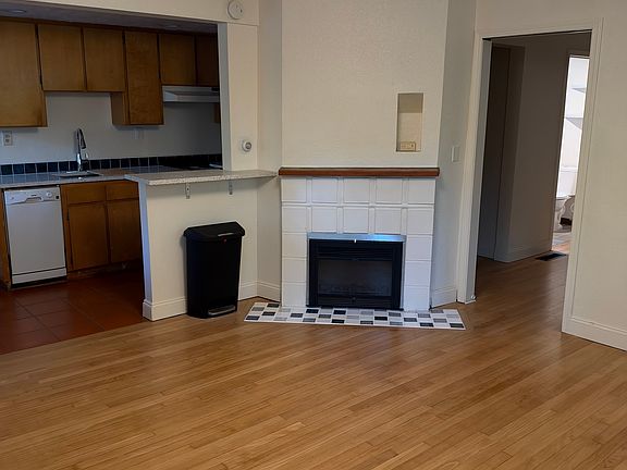 3rd image of 110 SE 15th Ave #110