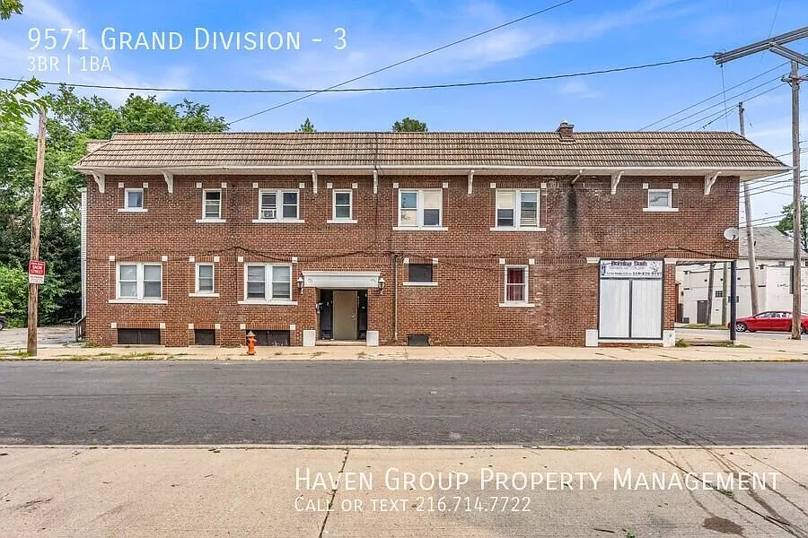 9571 Grand Division Ave | Unit 3, Cleveland, OH 44125- Spacious 3-bed 1-bath apartment! — Photo 1