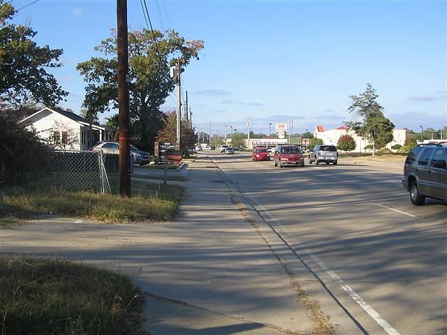 2nd image of 212 Bell Ln