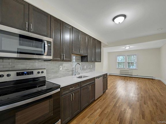 3rd image of 10 9th St Floor 2