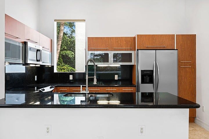 1st image of 775 NE 4th Ave