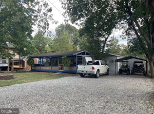 32 & 33 Ice Cream St, Falling Waters, WV 25419