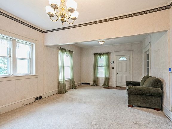 5th image of 808 N B St