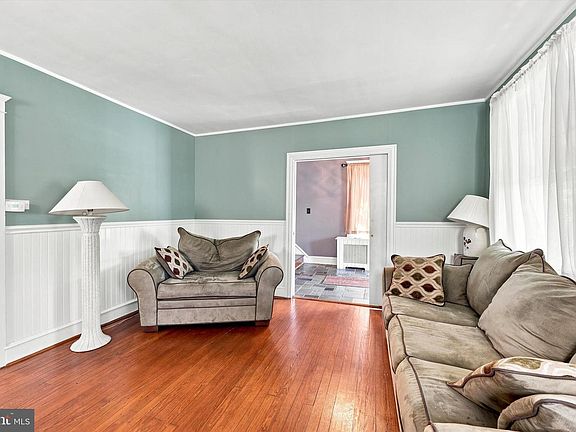 3rd image of 70 N Wakefield Rd