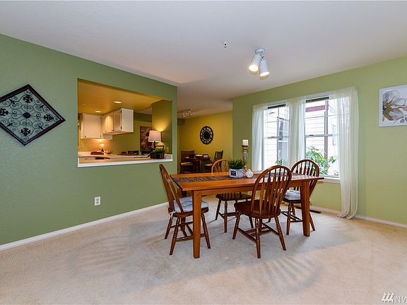 4th image of 3935 226th Pl SE APT 113