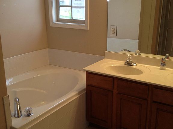4th image of 313 Long Branch Ln