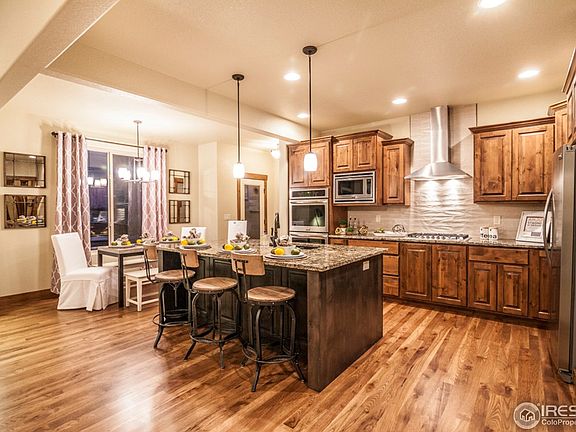 4th image of 415 Vermilion Peak Dr