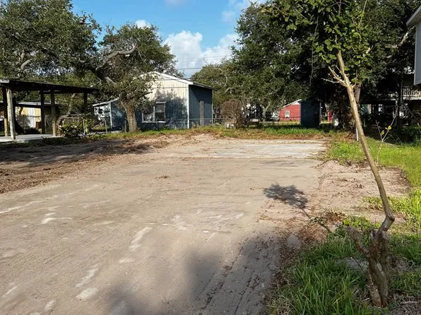 20 Bayberry Cir, Rockport, TX 78382