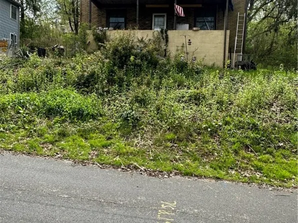 345 Center Ave, Oakdale, PA 15071