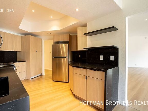 3rd image of 723 Westmount Dr APT 201