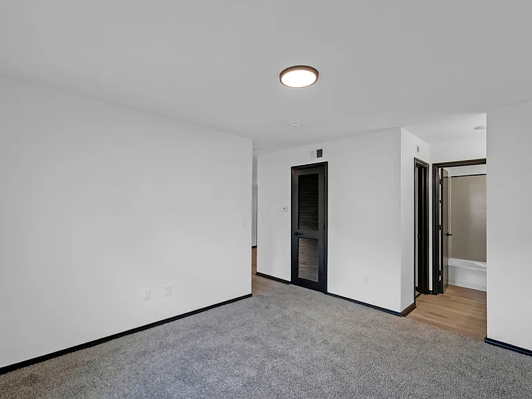 The District Apartments — Photo 8