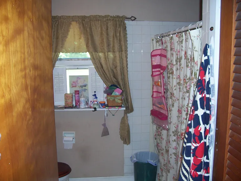 914 W Pecan St — Photo 4