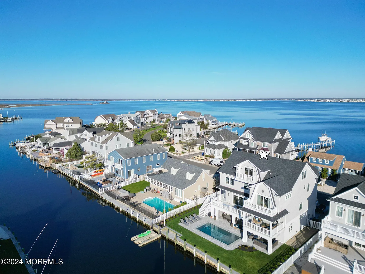 6 bed, 6.0 bath, 5000 sqft, $22,000 — Photo 4