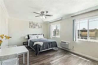 4th image of 10424 S Broadway #5