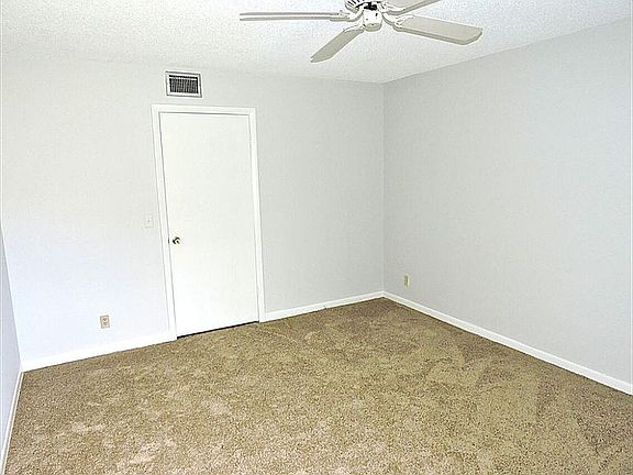 3rd image of 3530 Pine Tree Ct APT B-1