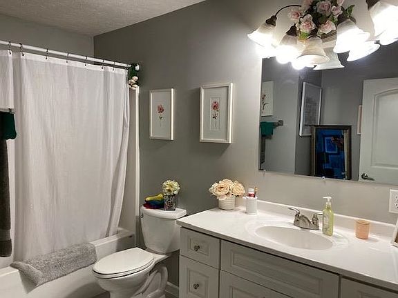 3rd image of 1603 A Ave
