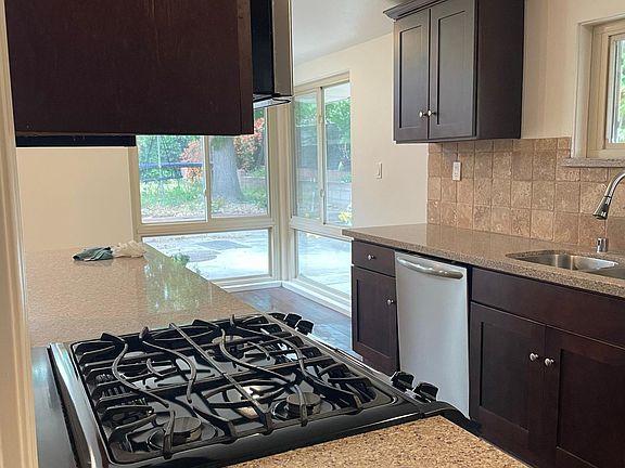 4th image of 308 S Burnaby Dr