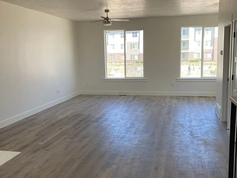 605 E 360 S — Photo 15
