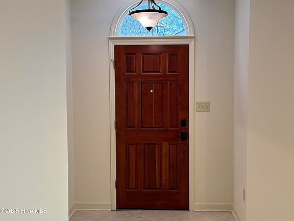 3rd image of 105 Merion Cir