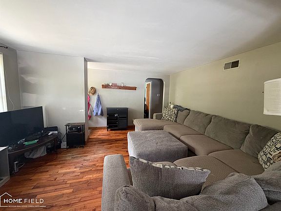 5th image of 11700 Park Dr