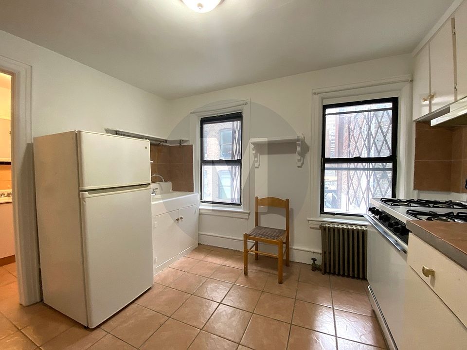 1st image of 372 8th Ave #3