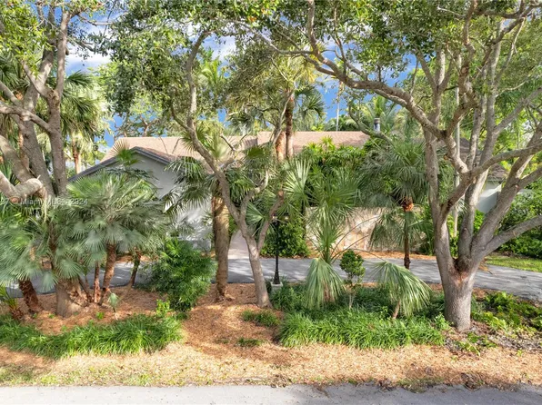 8155 SW 170th St, Palmetto Bay, FL 33157