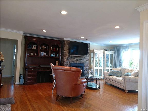 2nd image of 317 Fulle Dr