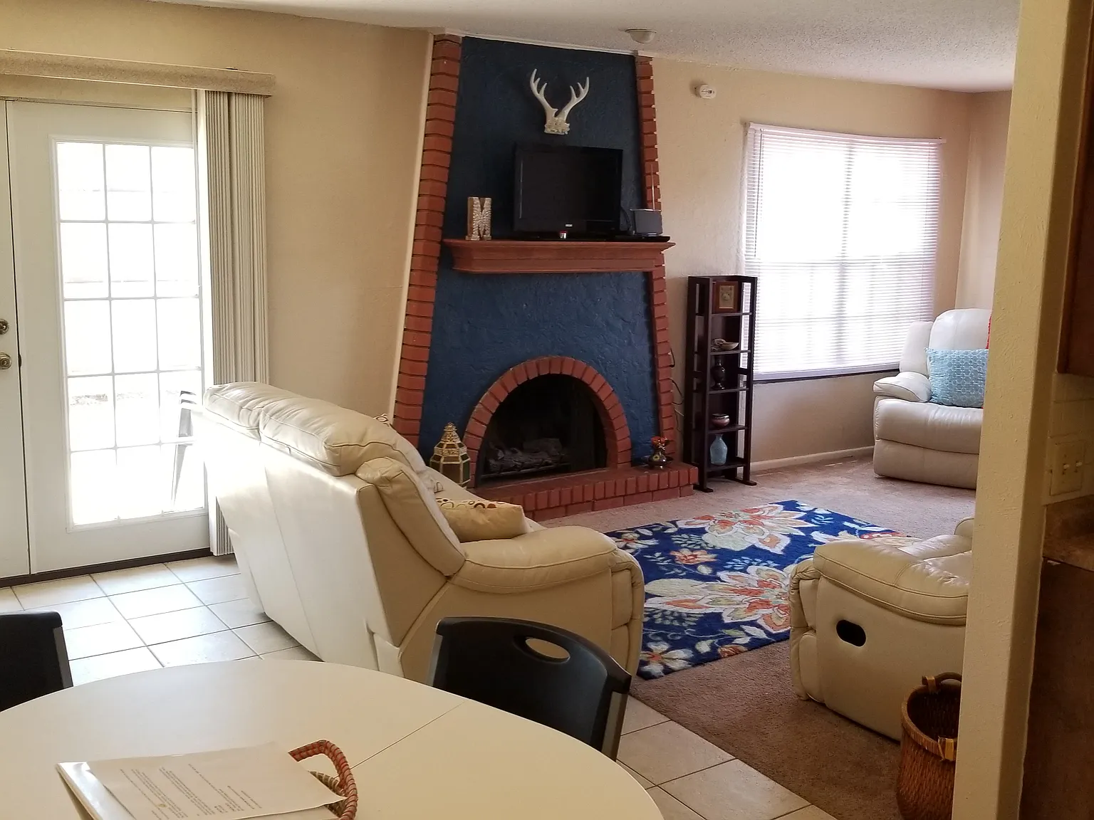 1 bed, 1.5 bath, $1,050 — Photo 3