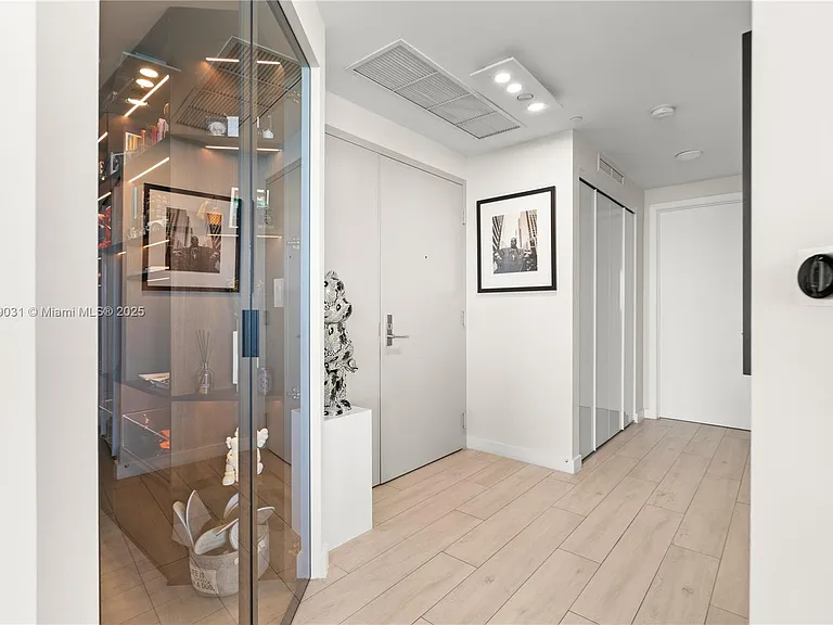 488 NE 18th St #715 — Photo 35