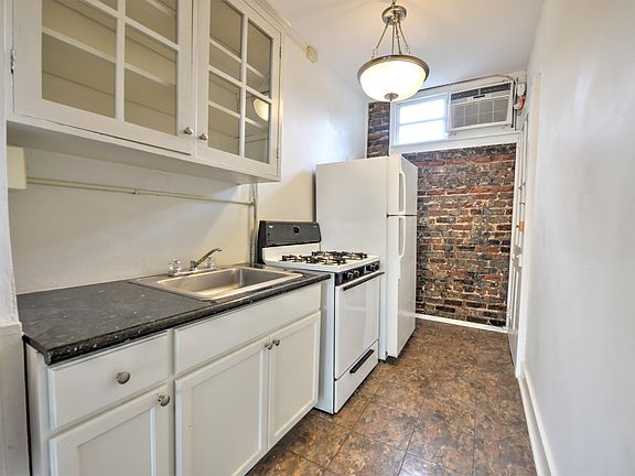 2nd image of 712 Saint Louis St #301