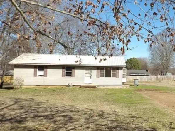 2702 W Commercial St, Ozark, AR 72949