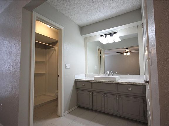 4th image of 1701 Plumb Dr