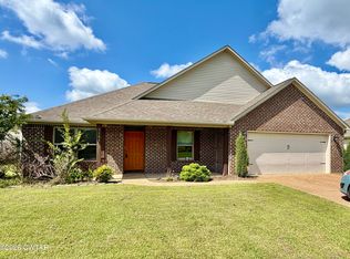 3105 Hunters Ridge Dr, Humboldt, TN 38343