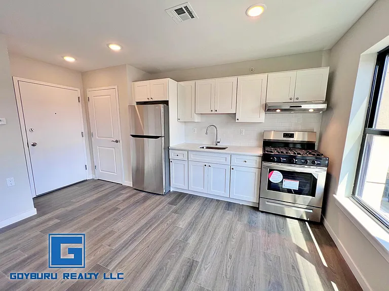 53 Carroll St #201-204 — Photo 2