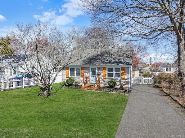 35 Thorburn Avenue, Patchogue, NY 11772