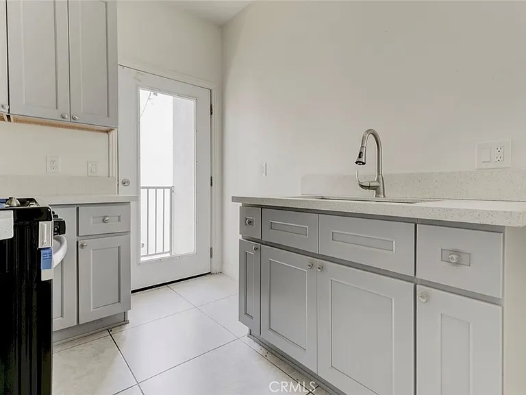 14328 Gilmore St #5 — Photo 8