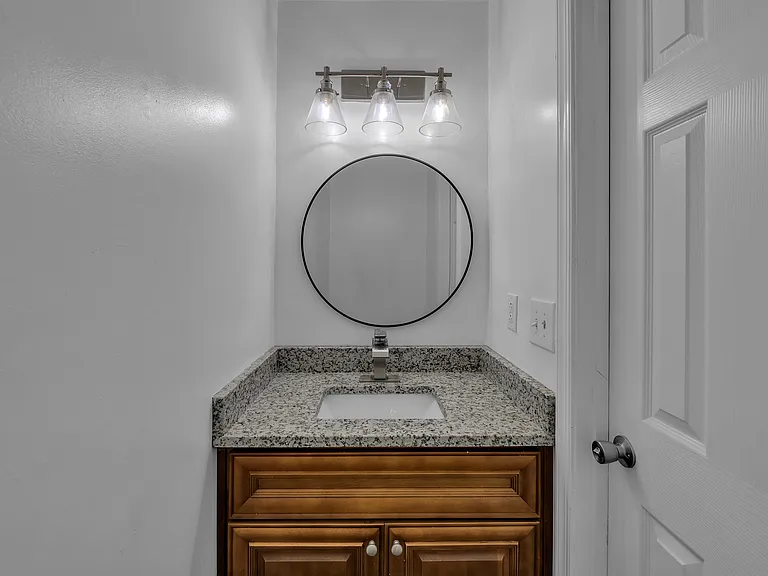 817 Biltmore Dr — Photo 15