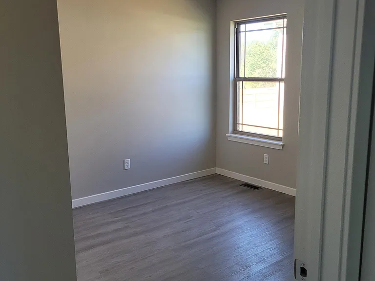 209 W Canterbury Ln — Photo 12