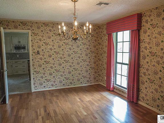 3rd image of 1912 Oakmont St