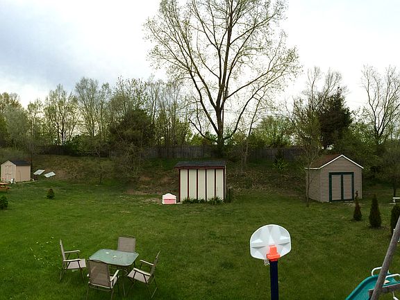3rd image of 304 Crestwood Dr