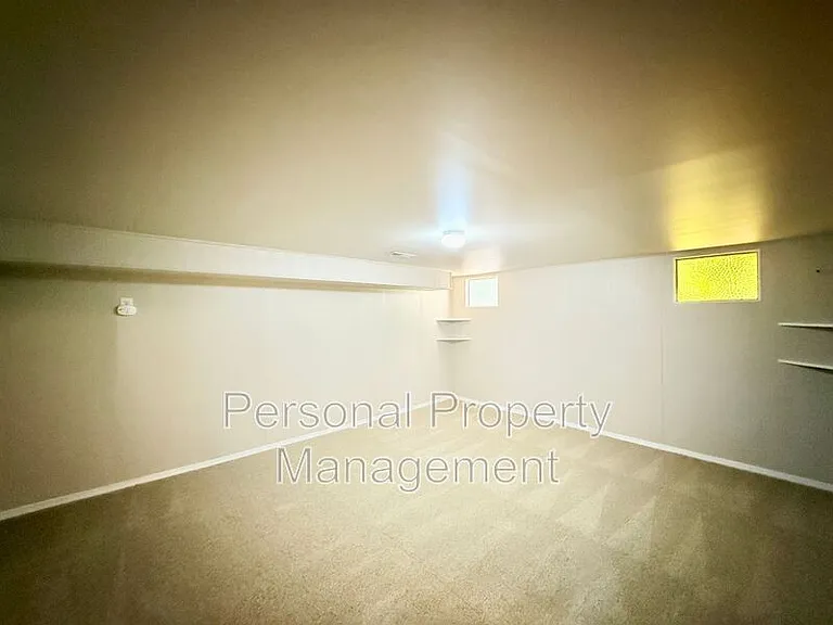 506 W 39th St — Photo 18