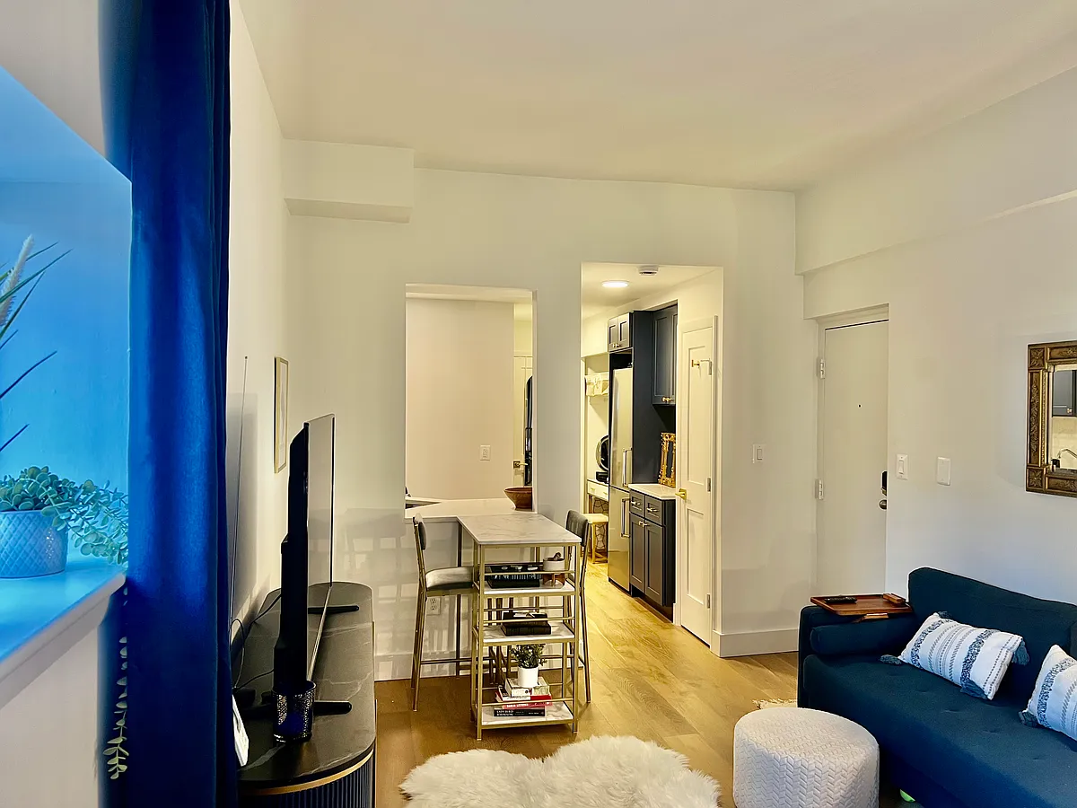 Building Photo - 1901 16th St NW #101
