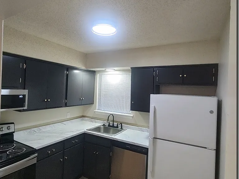 6023 S Madison Ave — Photo 2