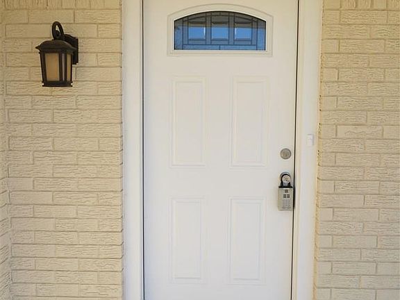3rd image of 1419 Hiawatha Ln
